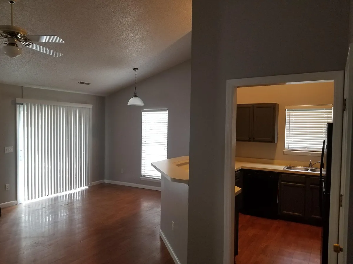 Building Photo - 105 Mapperton Ct