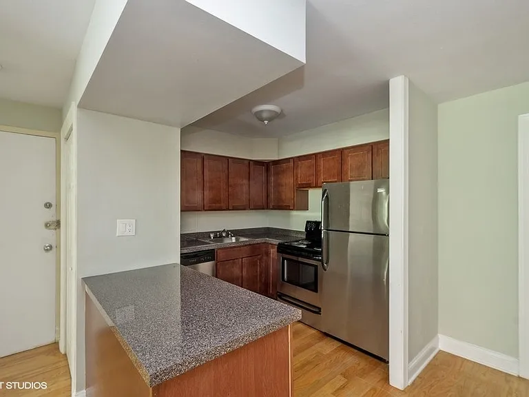 1446 N Dearborn St — Photo 27