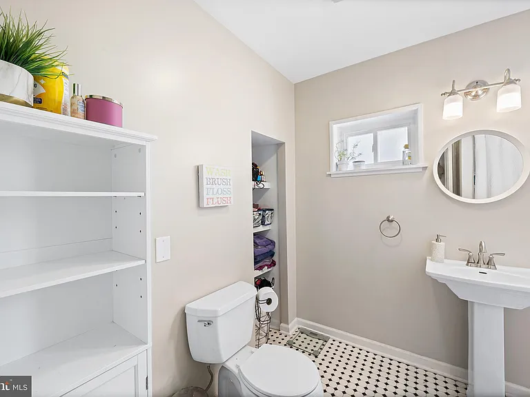 107 W Master St — Photo 17