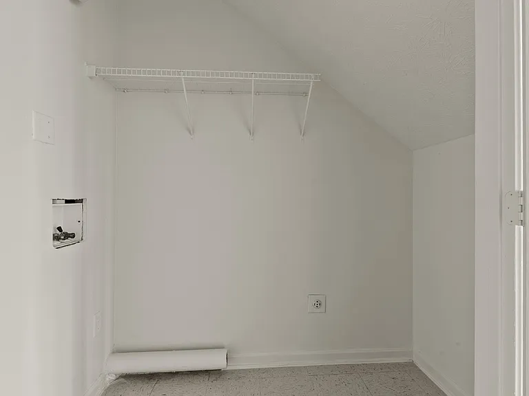 10439 Hillpark Dr — Photo 13