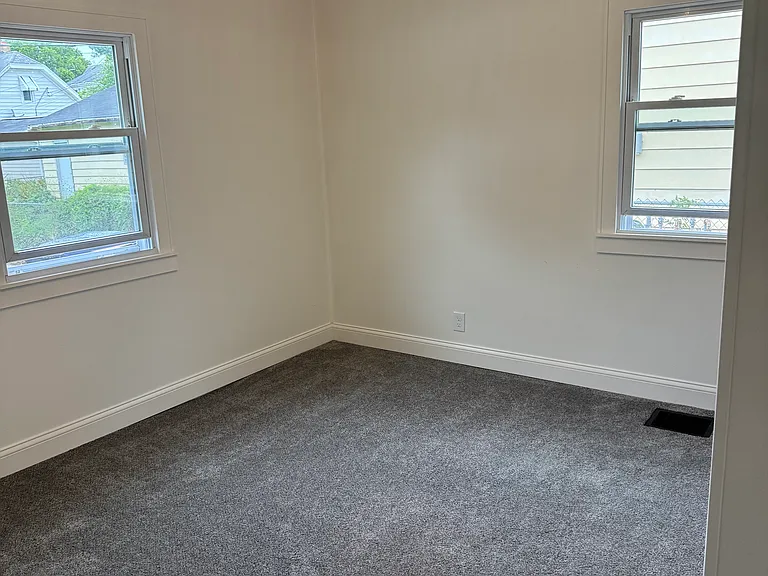 2706 S 71st St — Photo 11