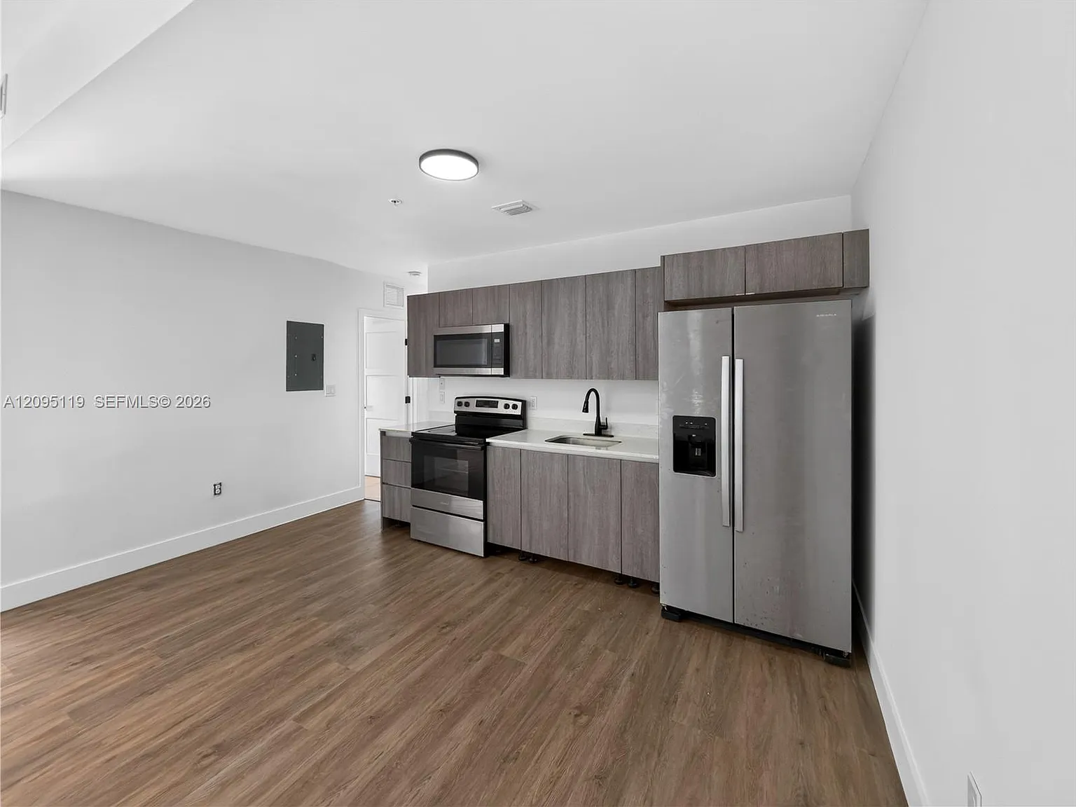 1021 NW 1st St — Photo 4