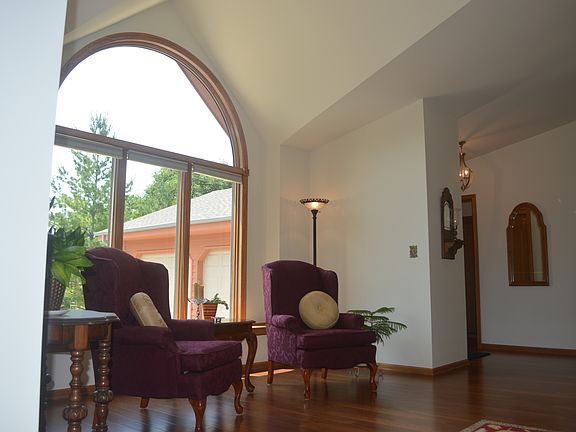 5th image of 1031 E Mills Dr