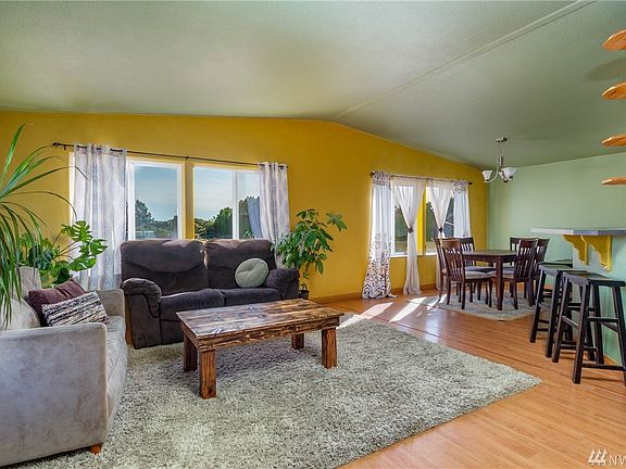 Bright and open floor plan