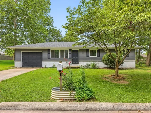 1516 E Rosewood Street, Republic, MO 65738
