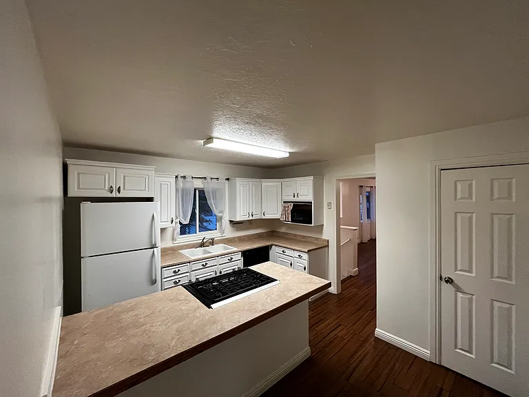 784 W 100 N — Photo 17