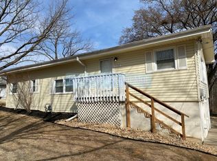 7233 NW Oak Dr, Kansas City, MO 64152