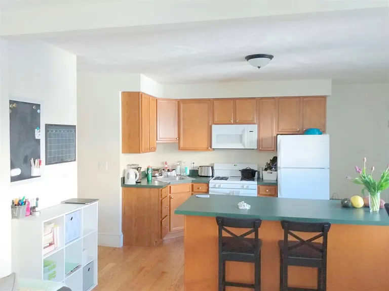 377 Columbia St #2 — Photo 6