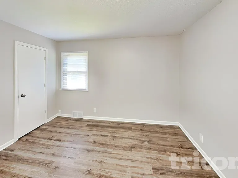 1572 Pullman Ave — Photo 10