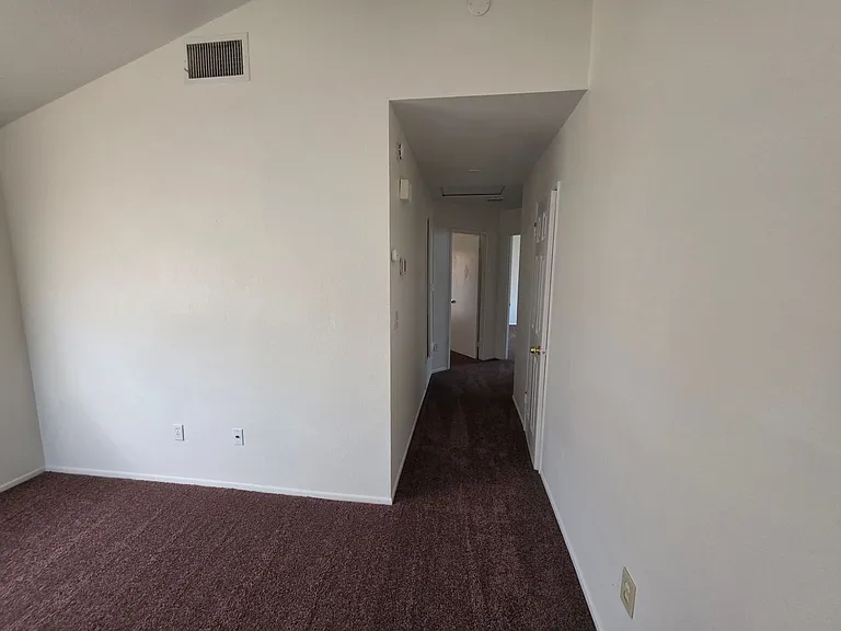 27121 Meridian St — Photo 10