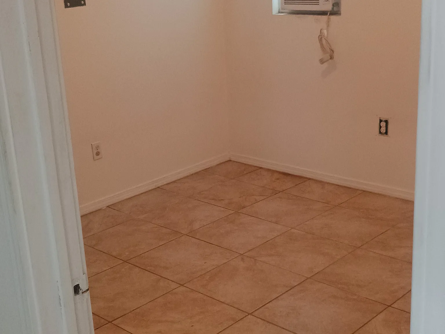 2 bed, $1,000 — Photo 4