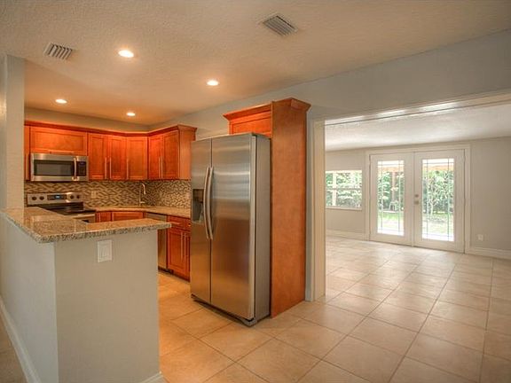3rd image of 4108 W Bay View Ave