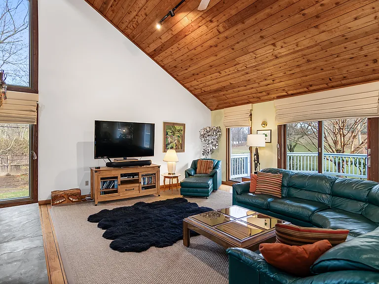 1 Brightfield Ln — Photo 17