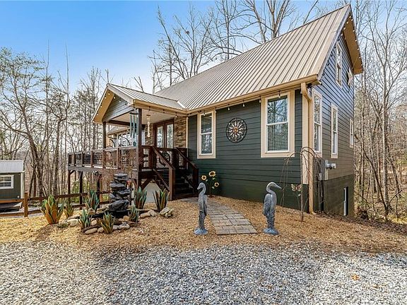 5th image of 195 Skunk Hollow Rd