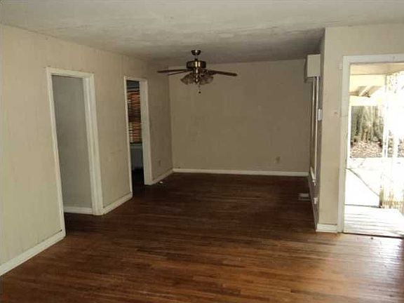 2nd image of 423 Cummins St
