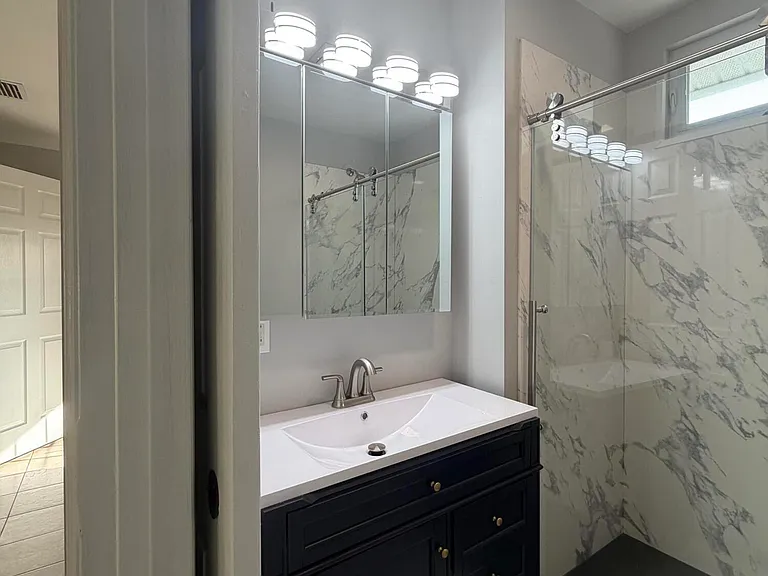 736 W King St #A — Photo 13