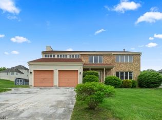 1 Derry Dr, Willingboro, NJ 08046