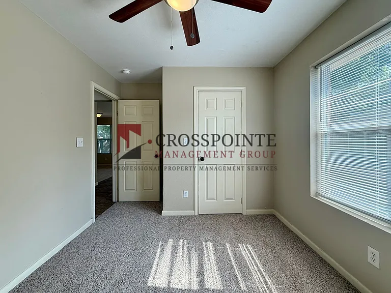 West 25th Street 825 Duplex — Photo 11