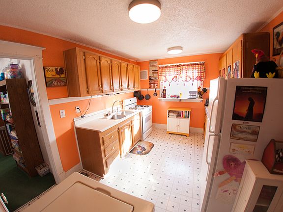 2nd image of 1315 E 4th St