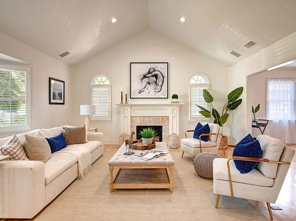 8426 Flight Ave, Los Angeles, CA 90045