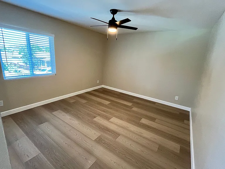 321 Waverly Pl #3 — Photo 8