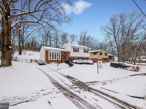 2nd image of 4711 Lillian Dr