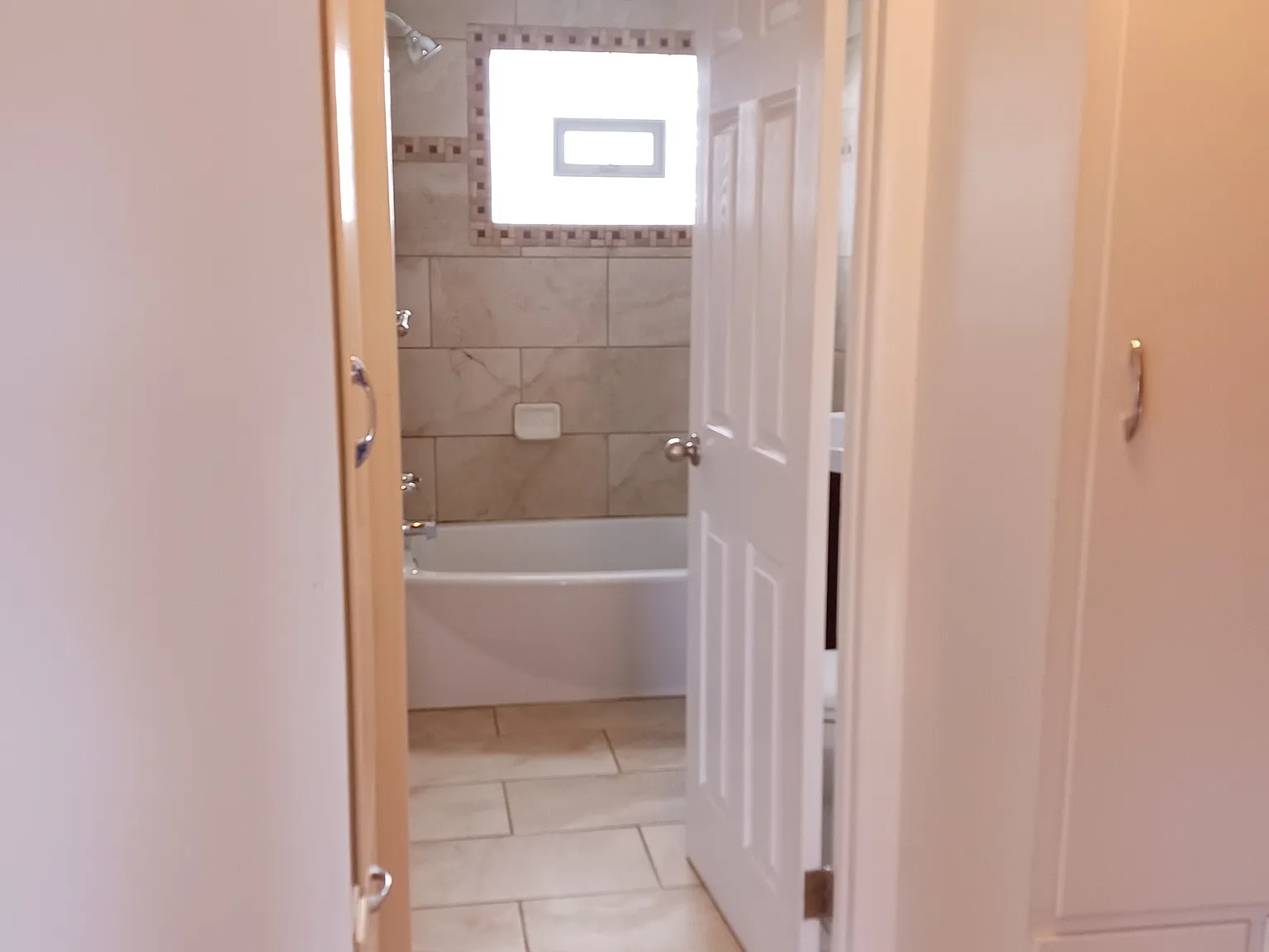 2 bed, 1.5 bath, 1300 sqft, $1,400 — Photo 2