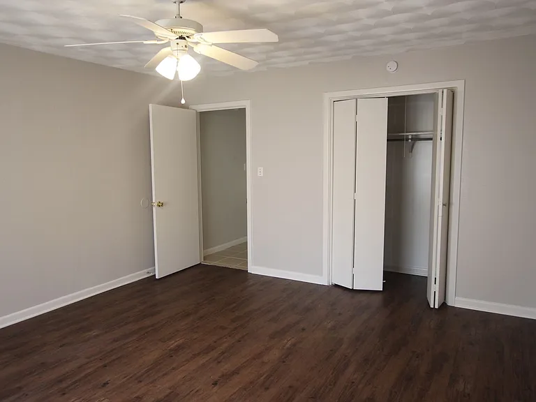 1424 E Houston St Duplex — Photo 21