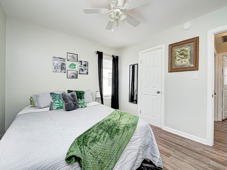 1st image of 2220 Villa Ave