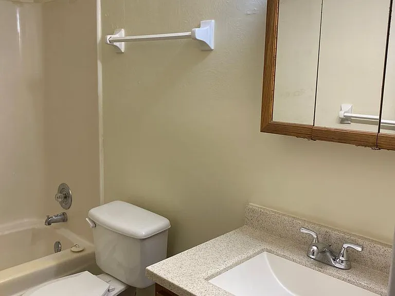 Washington Blvd Apartments — Photo 7