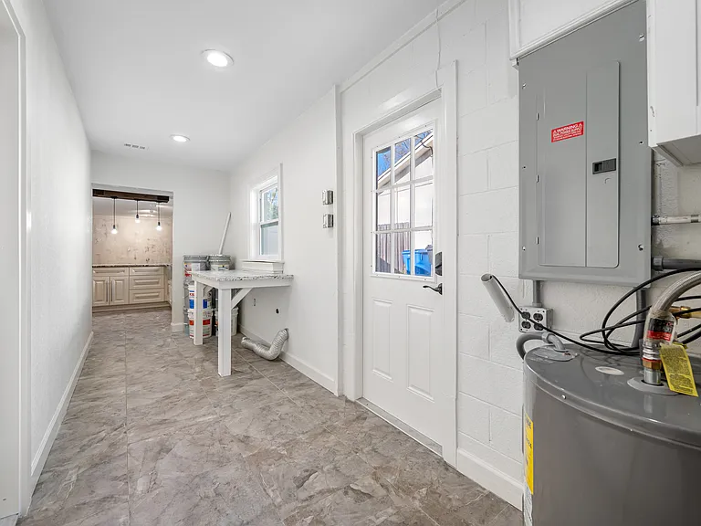 16324 Bonneville Dr — Photo 21