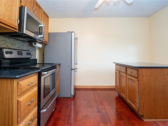 4th image of 7324 Green Meadow Dr