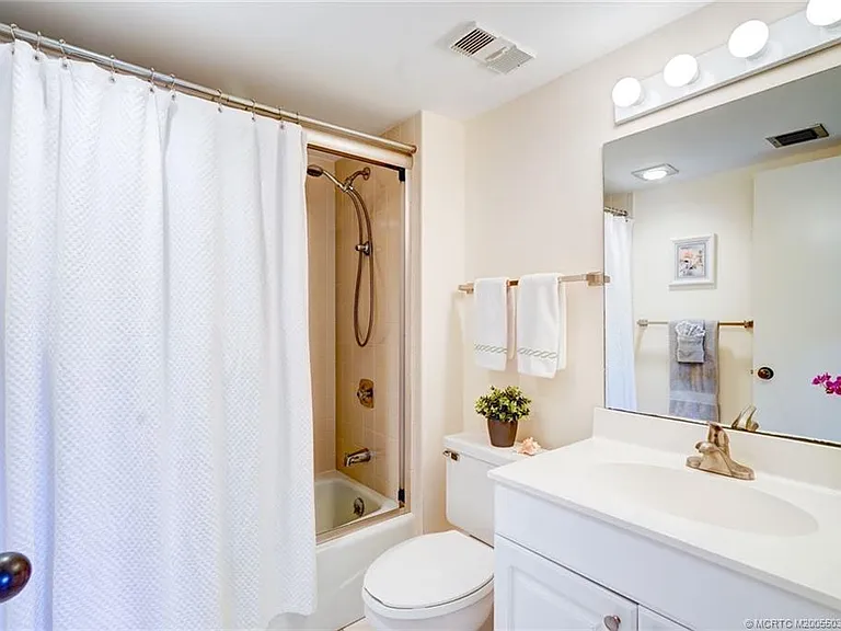 5593 NE Gulfstream Way — Photo 30