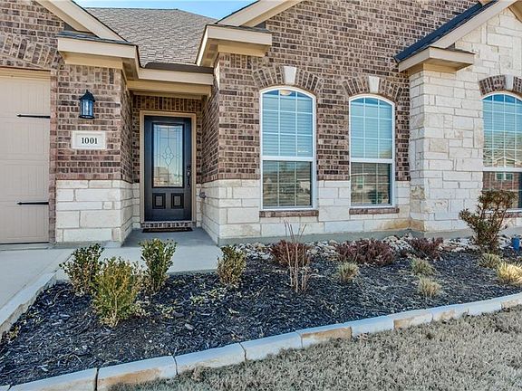 3rd image of 1001 Summer Oaks Dr