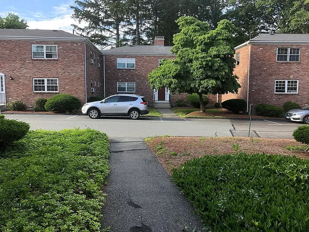 1 bed, 609 sqft, $1,900 — Photo 2
