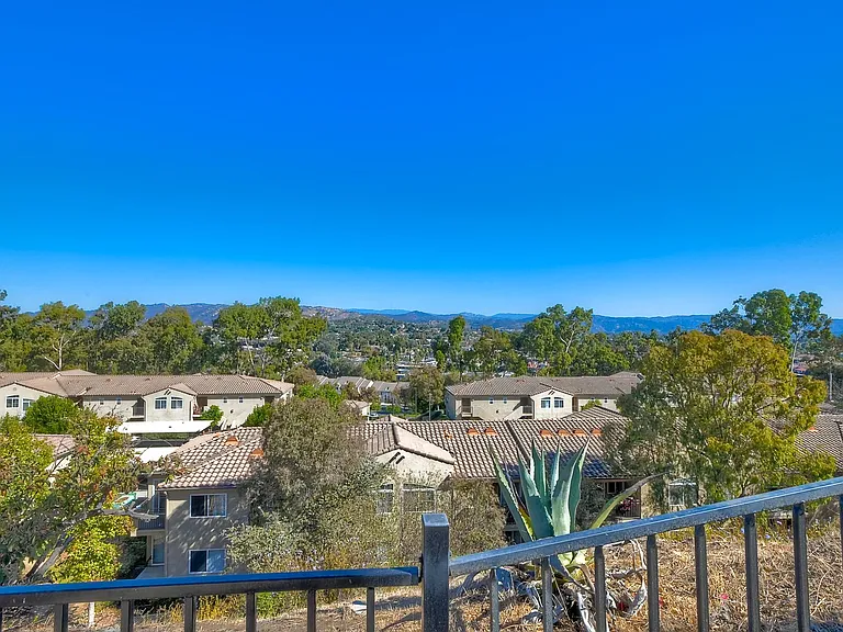 1252 Soria Gln — Photo 32