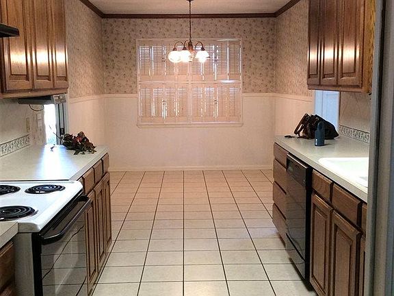 5th image of 1127 Balmoral Dr