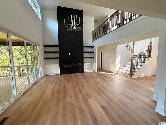 3rd image of 3017 Long Branch Dr