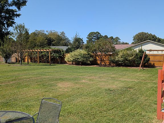 4th image of 209 Woodhaven Drive