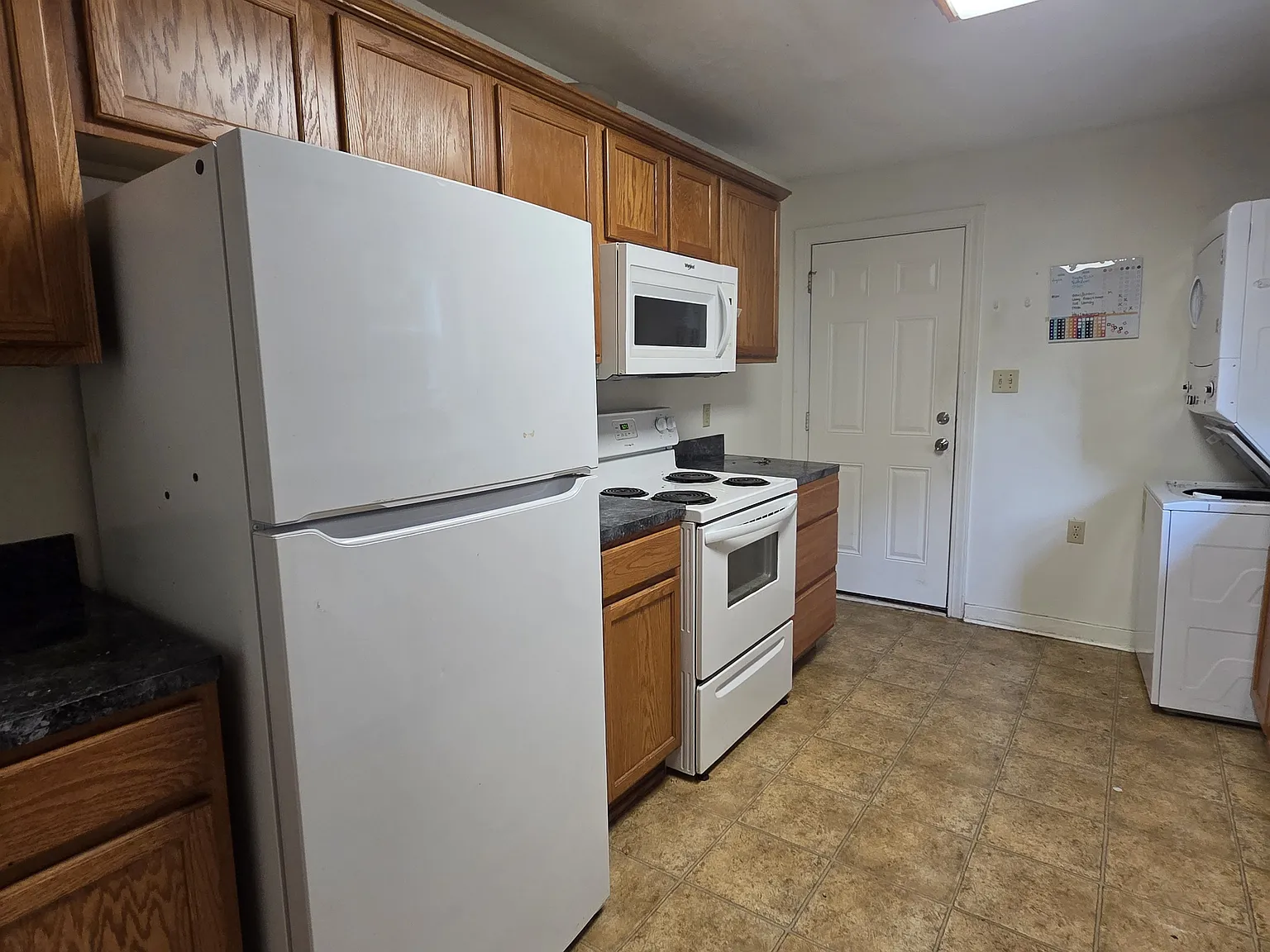3 bed, 1024 sqft, $1,000 — Photo 2