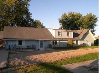 1025 Wanatee Creek Rd, Cedar Rapids, IA 52403