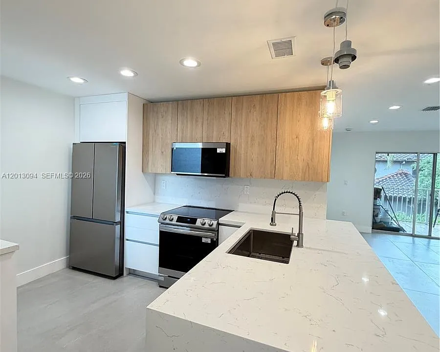 4708 NW 114th Ave #204-3
