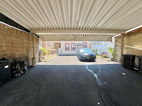 2 Parking Spaces in Tandem