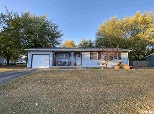 110 Lamar Dr, Salem, IL 62881