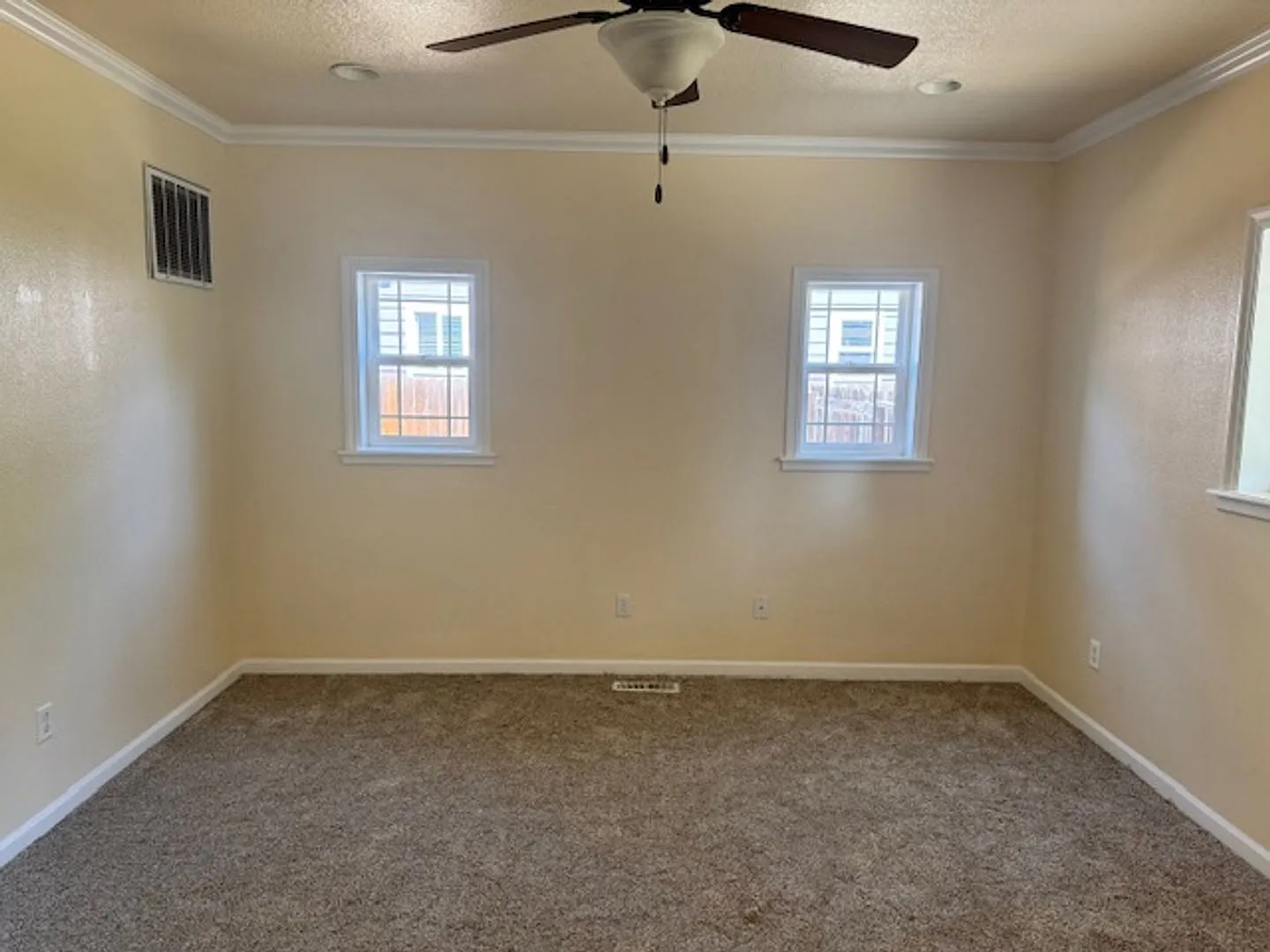 New To Market/ Large 2 Story Home On Private Dead End Street/ Coming Soon — Photo 4