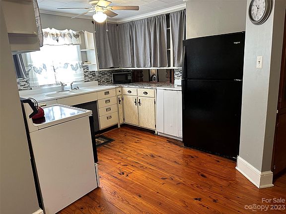 3rd image of 138 Brandy Ln