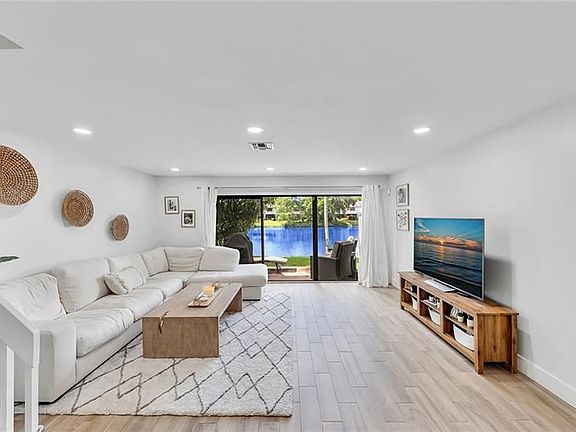 2nd image of 3375 Carambola Cir S