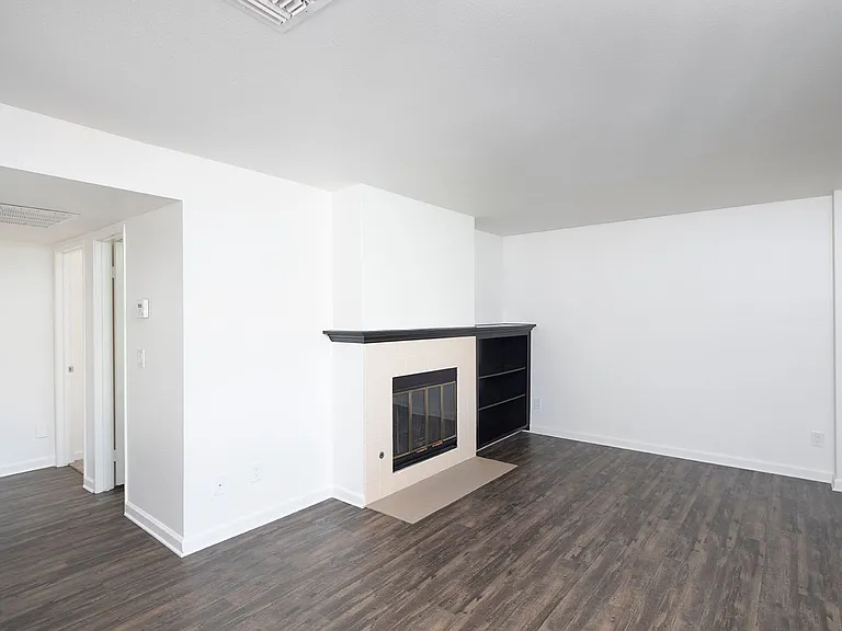 Bonita Heights Apartments — Photo 26