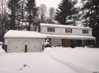19 Southwood Dr, Ballston Lake, NY 12019