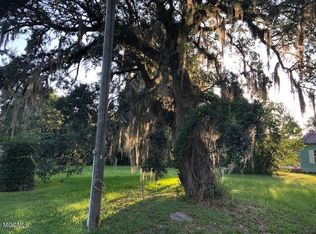 115 McDonald Ln, Bay Saint Louis, MS 39520